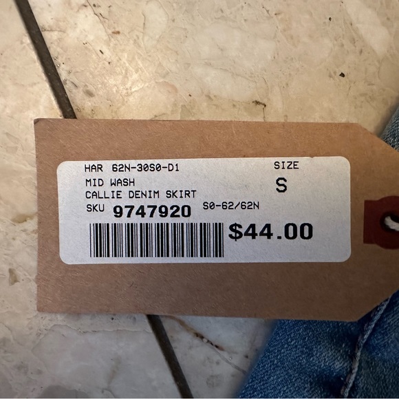 Mid Wash Denim Mini Skirt. New with Tag (NWT) - Picture 3 of 3